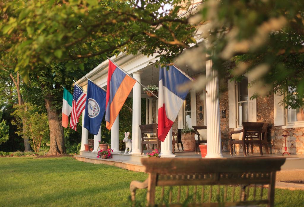 L'Auberge Provencale Inn & Restaurant Boyce Экстерьер фото