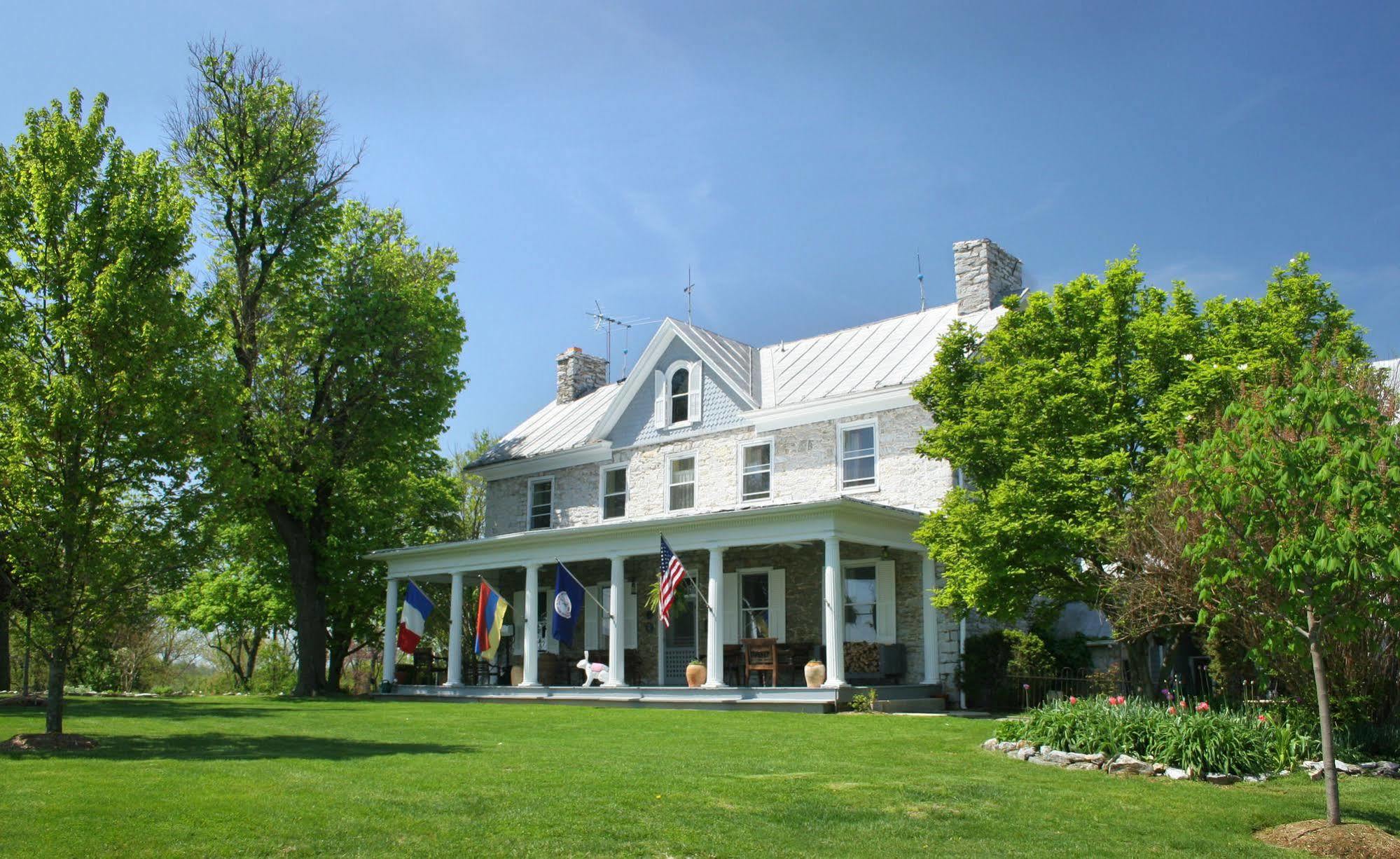 L'Auberge Provencale Inn & Restaurant Boyce Экстерьер фото